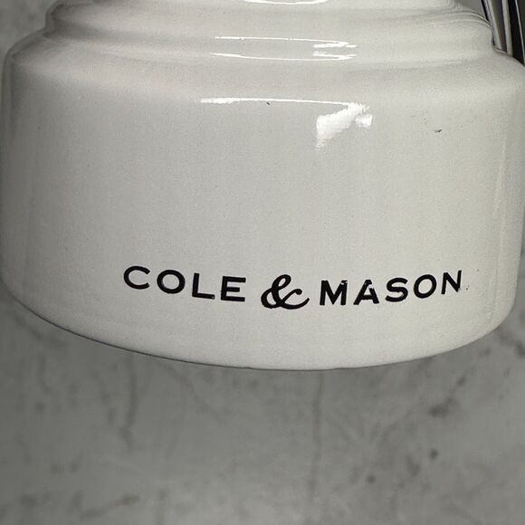 Cole & Mason Hoxton Pepper Mill Pepper Grinder White Gloss - Picture 11 of 13